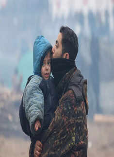 These pictures of migrants braving cold at Poland-Belarus border will melt your heart