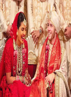 Amid separation rumours, best romantic moments of Priyanka Chopra and Nick Jonas go viral