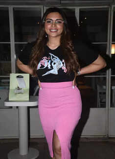 #ETimesSnapped From Shama Sikander to Malaika Arora, paparazzi pictures of your favourite celebs