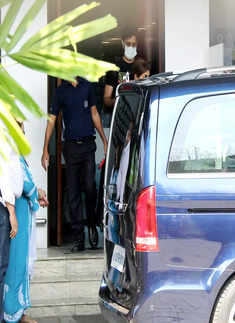 #ETimesSnapped: From Malaika Arora to Janhvi Kapoor, paparazzi pictures of your favourite celebs