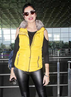 #ETimesSnapped: From Janhvi Kapoor to Raveena Tandon, paparazzi pictures of your favourite celebs