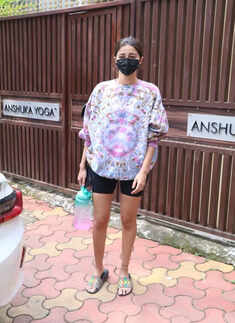 #ETimesSnapped: From Sara Ali Khan to Kangana Ranaut, paparazzi pictures of your favourite celebs