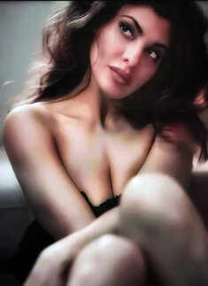 After viral cosy pictures with Conman Sukesh Chandrasekhar, Jacqueline Fernandez appears before ED