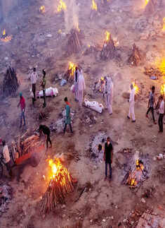 Year-ender 2021: These bone-chilling pictures of the year capture the pandemic-hit world