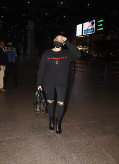 #ETimesSnapped: From Sara Ali Khan to Janhvi Kapoor, paparazzi pictures of your favourite celebs