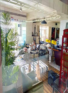 These hugging and smiling pictures of Sussanne Khan with rumoured beau Arslan Goni go viral