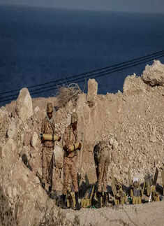 Iran's Revolutionary Guard holds military drill amid tension_17