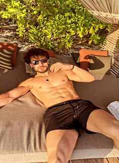 Disha Patani stuns in a pink bikini in these new drool worthy pictures from her beach vacation