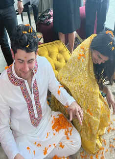 These latest pictures of Priyanka Chopra and Nick Jonas chilling on a yacht go viral