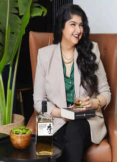 Anshula Kapoor adds a perfect style statement to her ethnic and western ensemble look