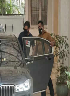 #ETimesSnapped: From Aamna Sharif to Pooja Hegde, paparazzi pictures of your favourite celebs