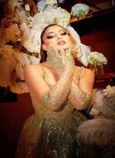 These stylish pictures of Urvashi Rautela in ruffled bikini will set your mood for a beach party