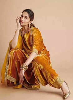 Deepika Padukone's distinct fashion in orange bodycon dress makes fans go weak in the knees, see pictures