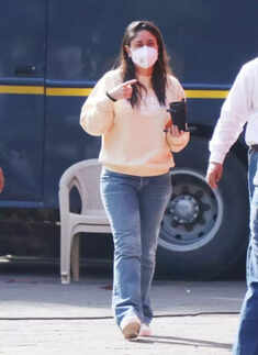 #ETimesSnapped: From Deepika Padukone to Kareena Kapoor, paparazzi pictures of your favourite celebs