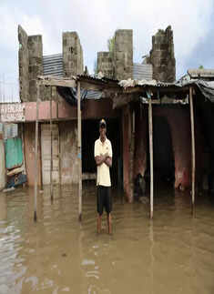 Floods displace thousands in Haiti; see pics