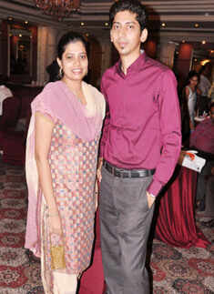 Kamalakar & Asha Bhat's 25th wedding anniv