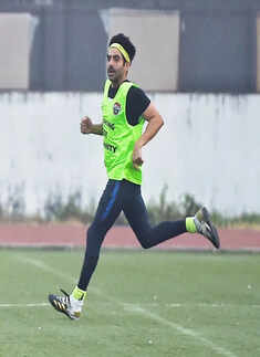 #ETimesSnapped: From Vicky-Katrina to Suhana-Aryan, paparazzi pictures of your favourite celebs