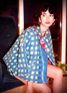 Amid dating rumours, new pictures of Hrithik Roshan & family with Saba Azad from their lunch get-together go viral