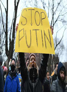 Thousands of protesters worldwide rally against Russia&rsquo;s invasion of Ukraine; see pics