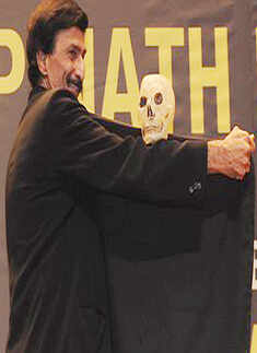 Magician Gopinath Muthukad receives award