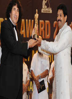 Magician Gopinath Muthukad receives award