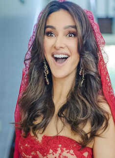 These glamorous pictures of Shibani Dandekar in shimmery off-shoulder dress with Farhan Akhtar spark pregnancy rumours