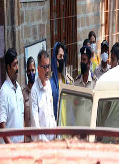 Drugs case: Aryan Khan & family breathe a sigh of relief as NCB's SIT finds 'no evidence'; pictures of starkid go viral