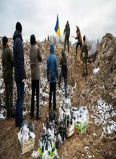 Ukrainians train with Molotov cocktails