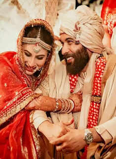 These breathtaking pictures of Mouni Roy in a thigh-high slit gown will make your heart skip a beat