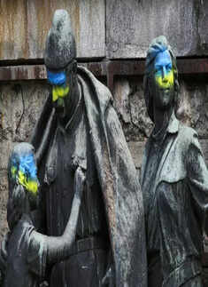 Powerful street art in support of Ukraine