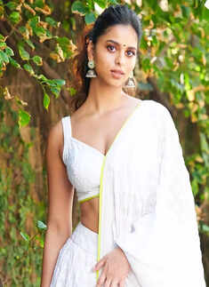 New glamorous looks of Suhana Khan in a backless gown leave fans speechless