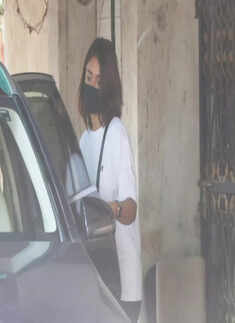 #ETimesSnapped: From Malaika Arora to Nysa Devgan, paparazzi pictures of your favourite celebs