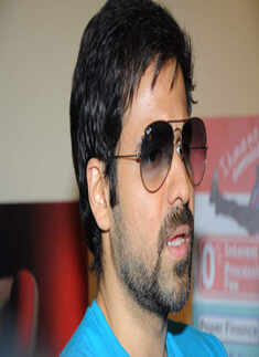 Emraan at Reliance store
