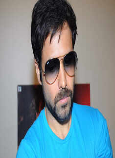 Emraan at Reliance store