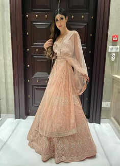 These throwback pictures of Mouni Roy will leave you mesmerised!