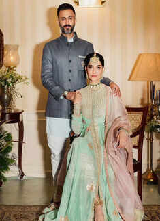 New pictures of mom-to-be Sonam Kapoor flaunting her baby bump in sheer kaftan will make you go Wow