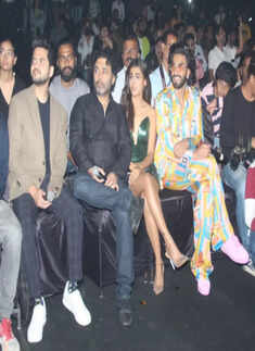 Ranveer Singh makes a 'dhamakedar' entry at the trailer launch of Jayeshbhai Jordaar