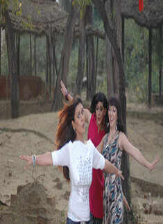 Hrishita Bhatt, Nauheed Cyrusi, Manshi