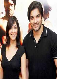 Nauheed in blunt hair style