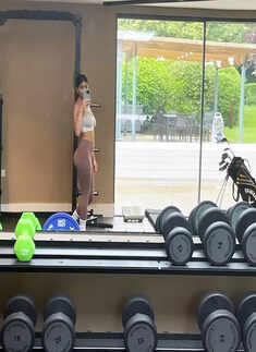 Inside pictures from Suhana Khan's birthday celebration with friends