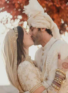 Soon-to-be mommy Alia Bhatt flaunts her pregnancy glow in this blissful picture