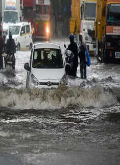 Heavy rain disrupts normal life in Mumbai; see pics