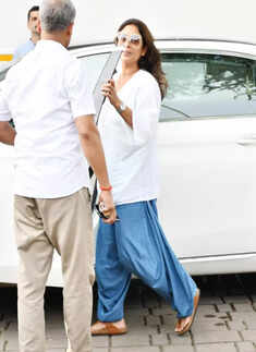 #ETimesSnapped: From Janhvi Kapoor to Karan-Tejasswi, paparazzi pictures of your favourite celebs