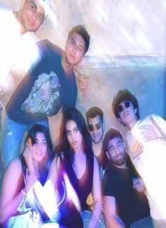 New party pictures of Nysa Devgan chilling with her BFFs go viral