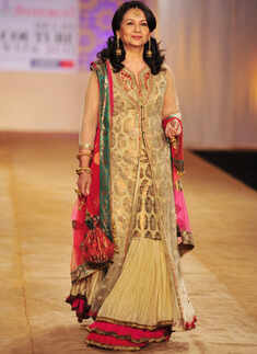 Stars at Delhi Couture Week '11