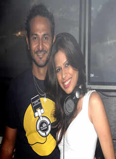DJ Nikhil Chinappa & DJ Pearl Live