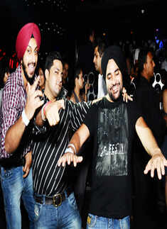 Mika performs @ Jynxxx