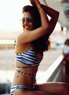 Radhika Apte beats the heat in style, checkout her stunning photos!