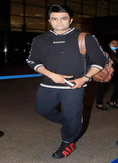 #ETimesSnapped: From Kareena Kapoor to Janhvi Kapoor, paparazzi pictures of your favourite celebs