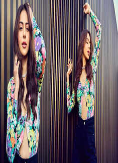 These pictures of Rakul Preet Singh in multi-coloured crop-top and navy blue pants break the internet